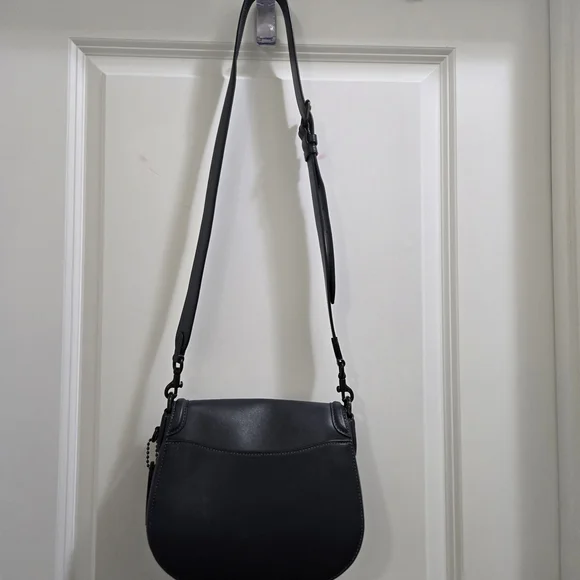 Elegant Navy Blue Leather Saddle Bag - Picture 3 of 8